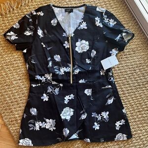 JAANUU Tulip Design Scrub Top Size Medium